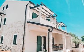 Stone House Jezera